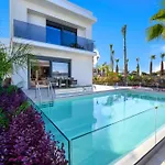 Penelope Beachfront Вилла Кремасти