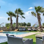Penelope Beachfront Вилла *