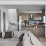 Penelope Beachfront Вилла *
