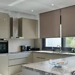Penelope Beachfront Вилла