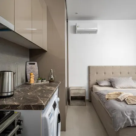 Penelope Beachfront Кремасти