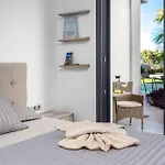 Penelope Beachfront Vilă