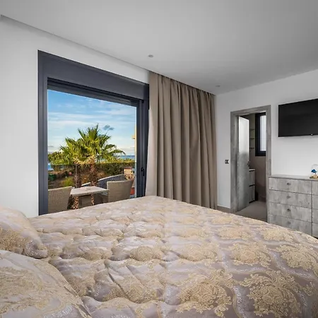 Penelope Beachfront Willa Kremastí