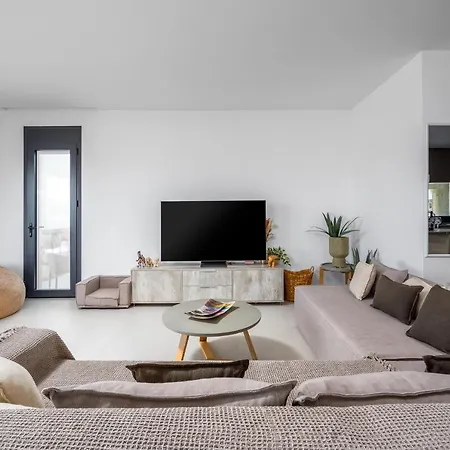 Penelope Beachfront Villa *