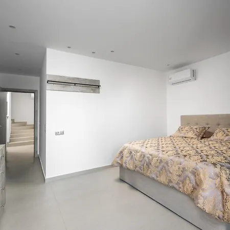 Penelope Beachfront Villa *