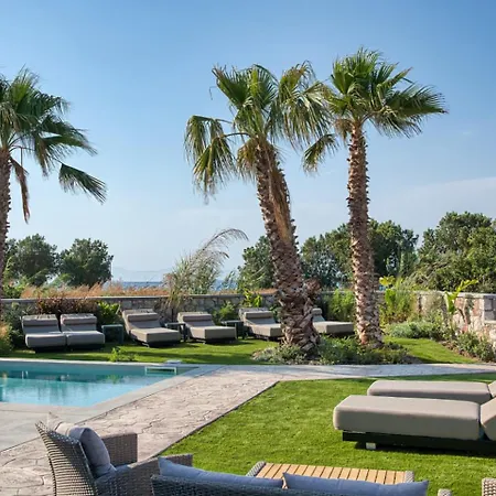 Willa Penelope Beachfront Kremastí