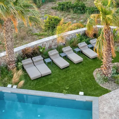 Willa Penelope Beachfront Kremastí