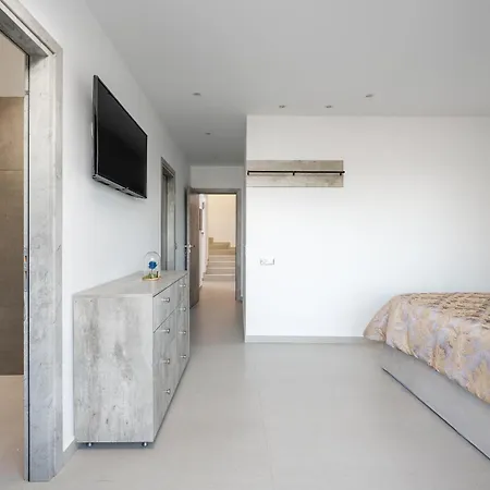 Villa Penelope Beachfront Kremastí