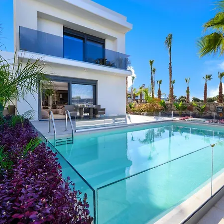 Penelope Beachfront Villa Kremastí