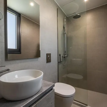 Penelope Beachfront Villa Kremastí