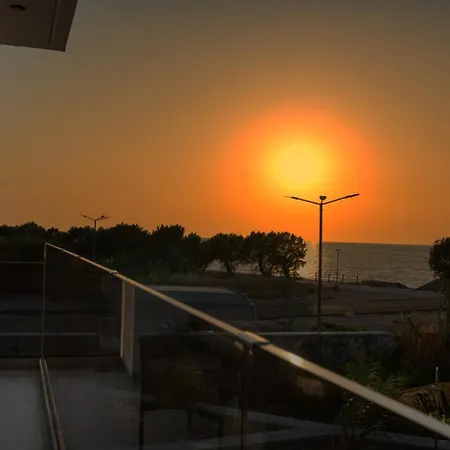 Penelope Beachfront Villa Kremastí