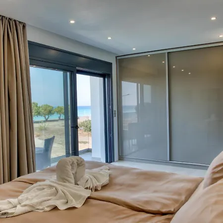 Villa Penelope Beachfront Kremastí