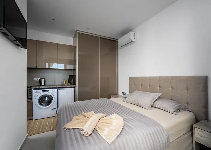 Penelope Beachfront וילה