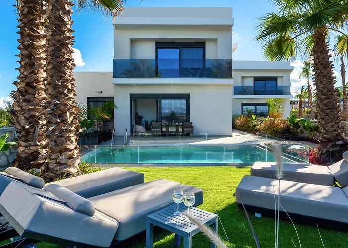 Villa Penelope Beachfront Kremastí