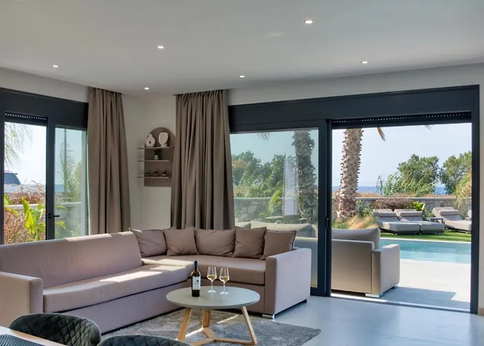 Penelope Beachfront וילה