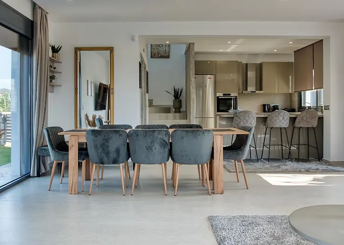 וילה Penelope Beachfront