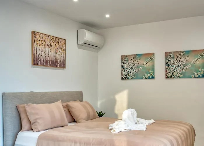 Penelope Beachfront קרמסטי