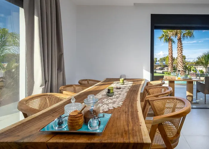 Penelope Beachfront * קרמסטי