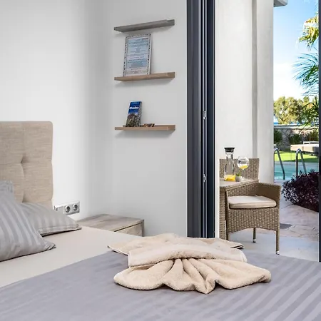 Penelope Beachfront Willa