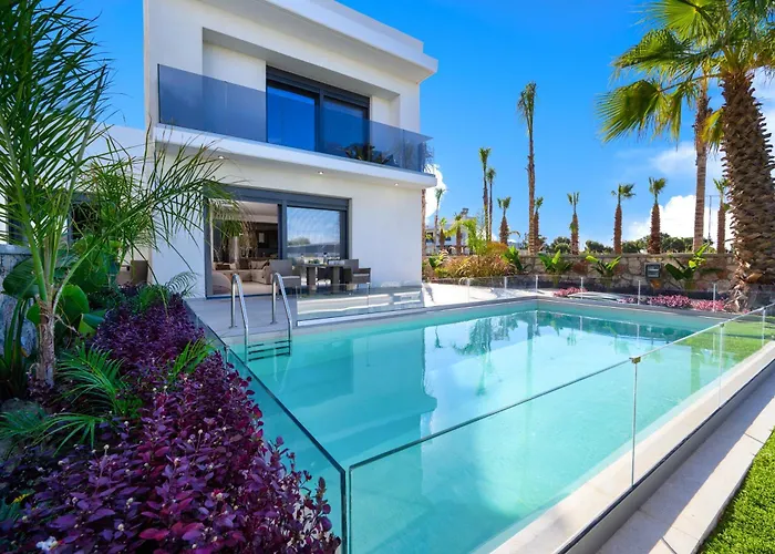 Penelope Beachfront Villa Kremasztí